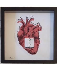 Loris Dogana, Plug and Play (cuore), grafica in vitro, 27x27x6 cm (con cornice nera)