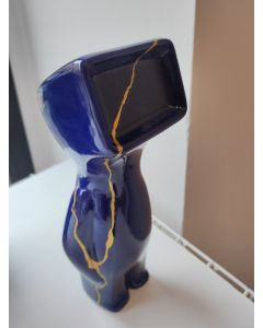 Fè, Myselfie. Homo Monitor Kintsugi (blue), ceramic sculpture - hand painted, h 24 cm