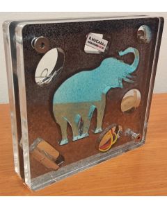 Renzo Nucara, Stratofilm (elefante su sfondo nero), Plexiglass, resine, oggetti, 10x10 cm, tratto dalla collezione The Gadget
