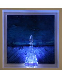 Andrea Morreale, Finestra interiore, olio su tavola, cristallo, 2 dl Blu Curaçao, illuminazione a led con controllo acustico, 63x63x15 cm