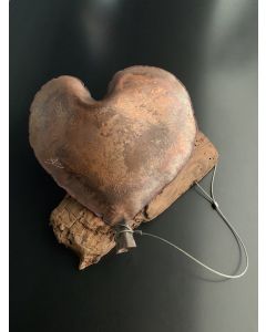  Andrea Borga, Love is in the air #2, scultura in rame e acciaio, 23x20x10 cm