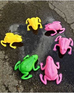 Cracking Art Group, Frog, recyclable plastic, 98x77x33 cm