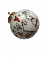 Francesco Musante, Un brindisi al nostro amore, pallina di Natale in porcellana, h 7,5 cm