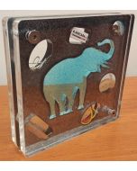 Renzo Nucara, Stratofilm (elefante su sfondo nero), Plexiglass, resine, oggetti, 10x10 cm, tratto dalla collezione The Gadget