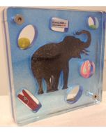 Renzo Nucara, Stratofilm (elefante su sfondo blu), Plexiglass, resine, oggetti, 10x10 cm, tratto dalla collezione The Gadget