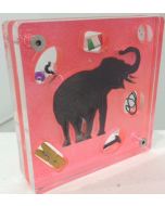 Renzo Nucara, Stratofilm (elefante su sfondo rosso), Plexiglass, resine, oggetti, 10x10 cm, tratto dalla collezione The Gadget