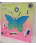 Renzo Nucara, Stratofilm (farfalla), Plexiglass, resine, oggetti, 10x10 cm, tratto dalla collezione The Gadget